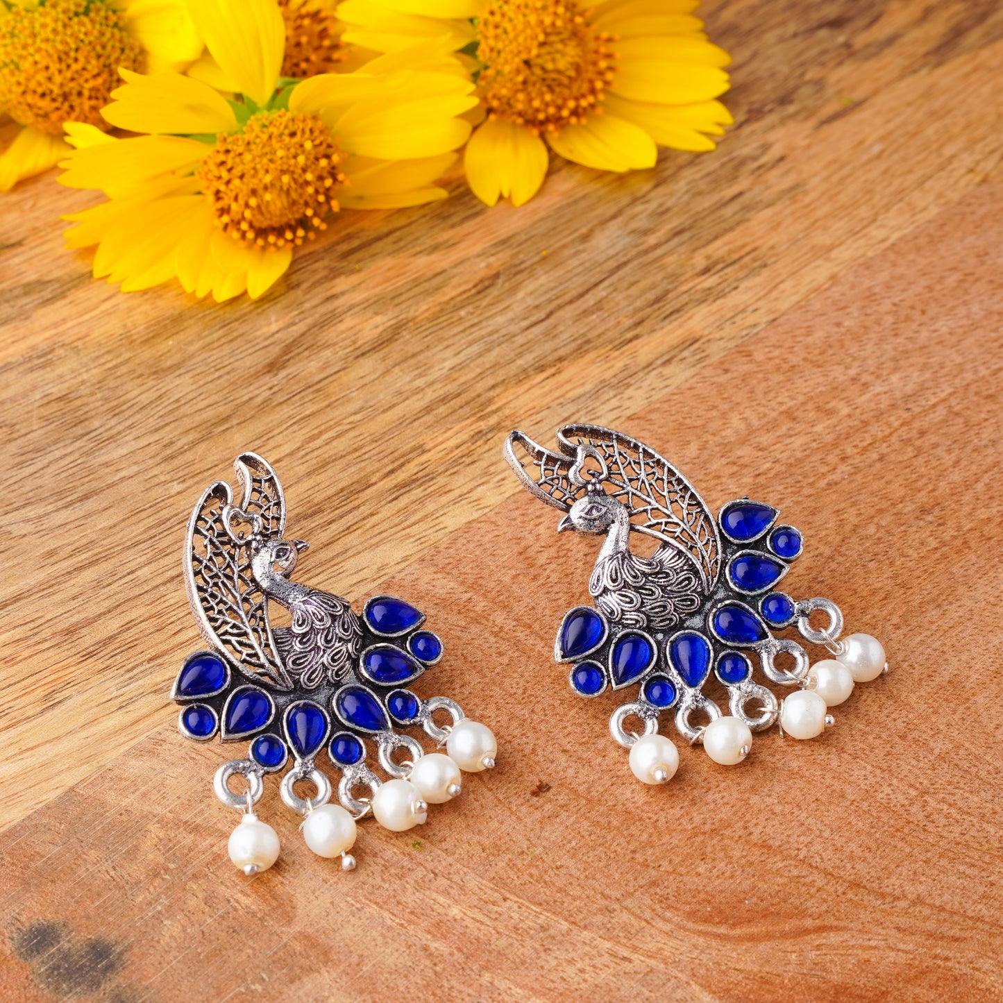 Peacock pearls studds earrings (Blue)