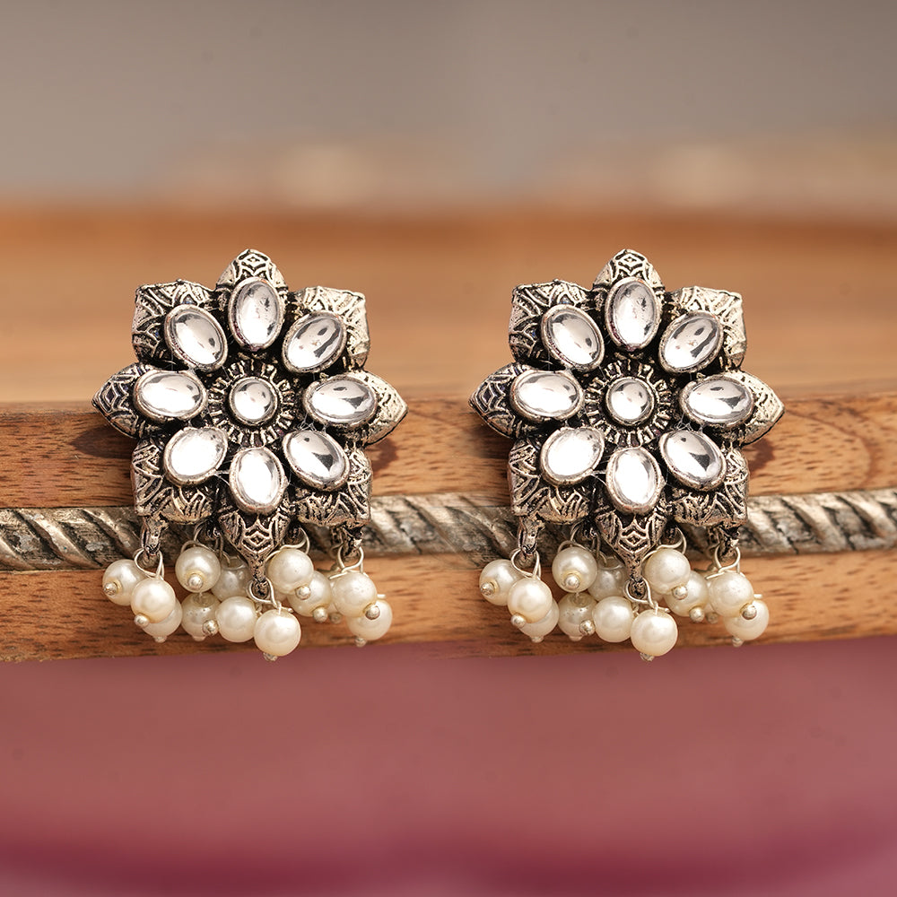 Jugni vibrant stud earrings (White)