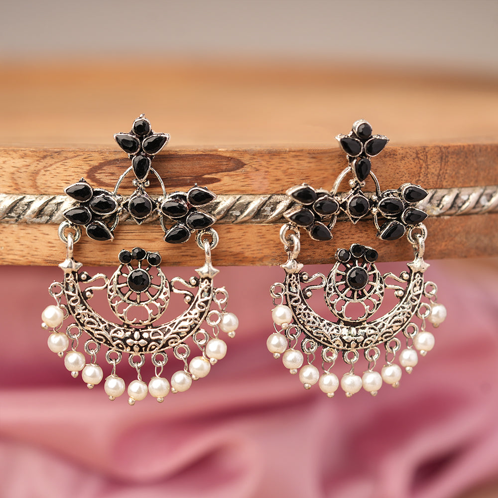 Carved Charm Dangler earringa (Black)