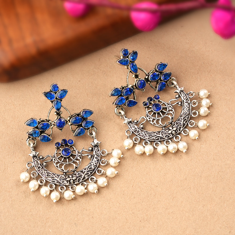 Carved Charm Dangler earringa (Blue)