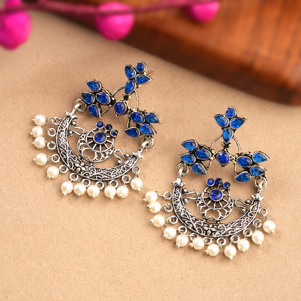 Carved Charm Dangler earringa (Blue)