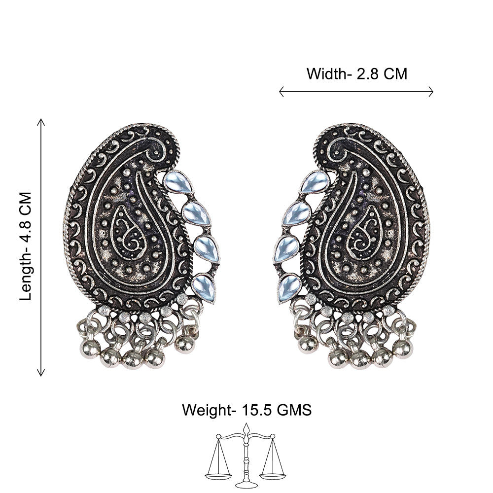 Curve and bloom stud earring (White)
