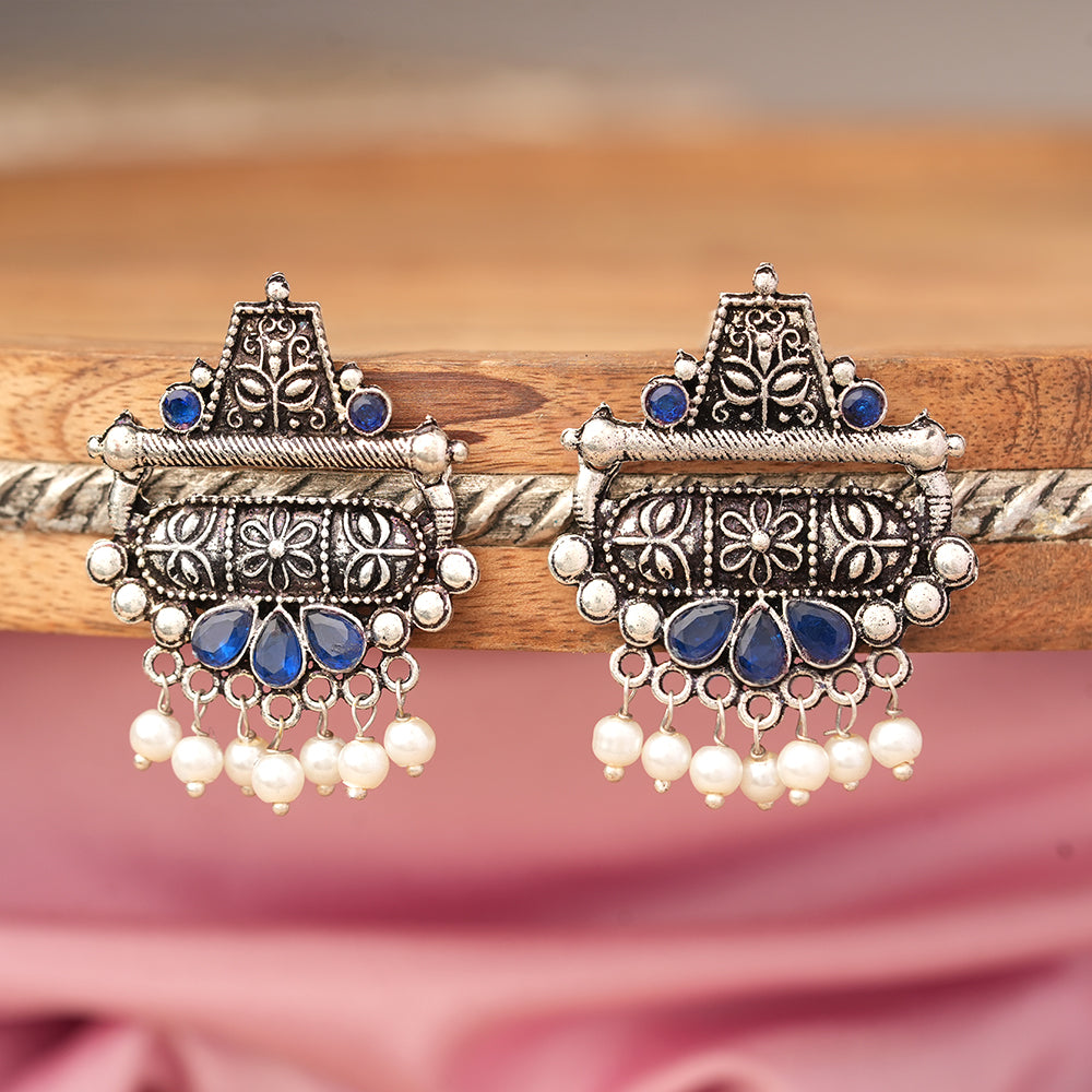Floral Carved pearl stud earring (Blue)