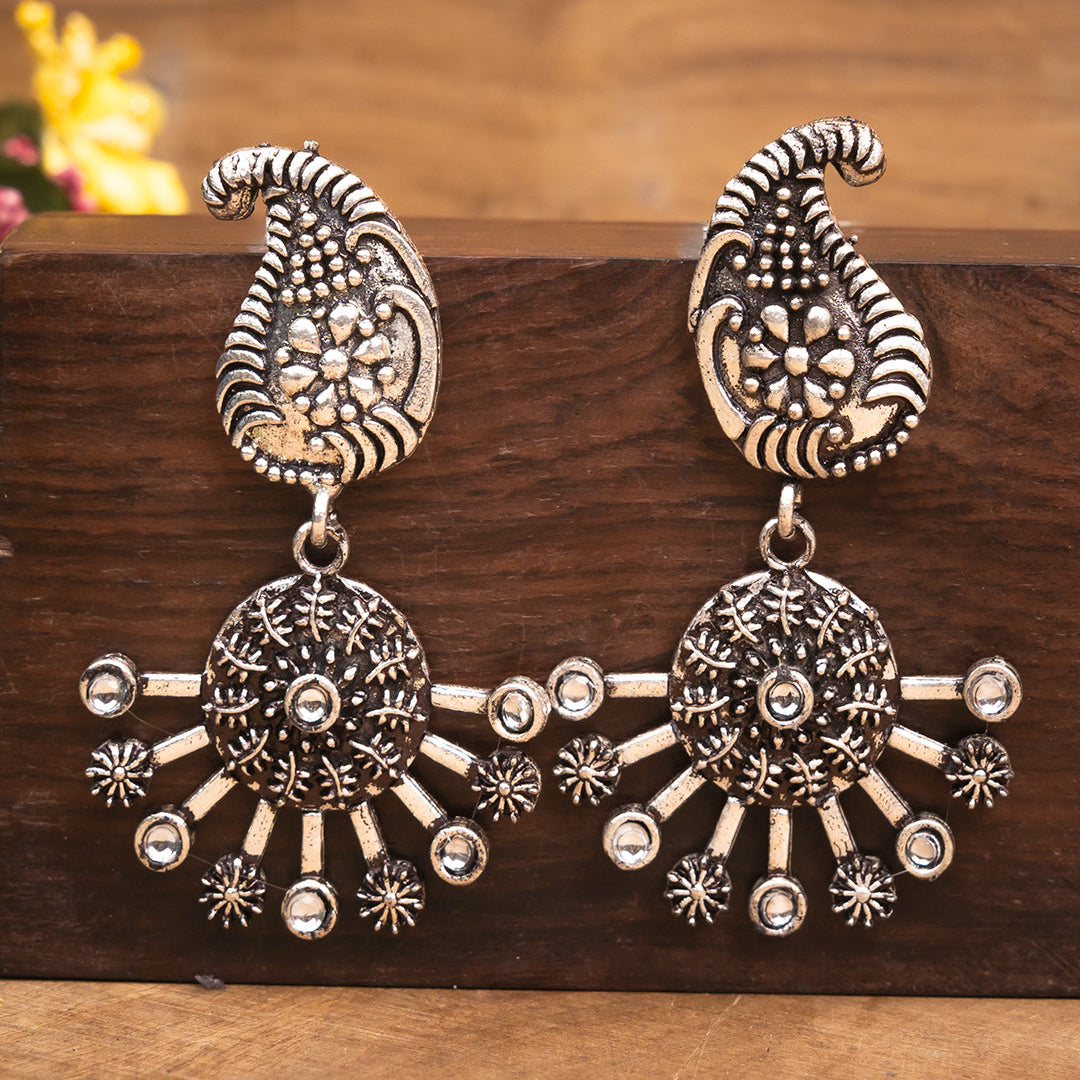 Rays and Paisley dangler earring (White)
