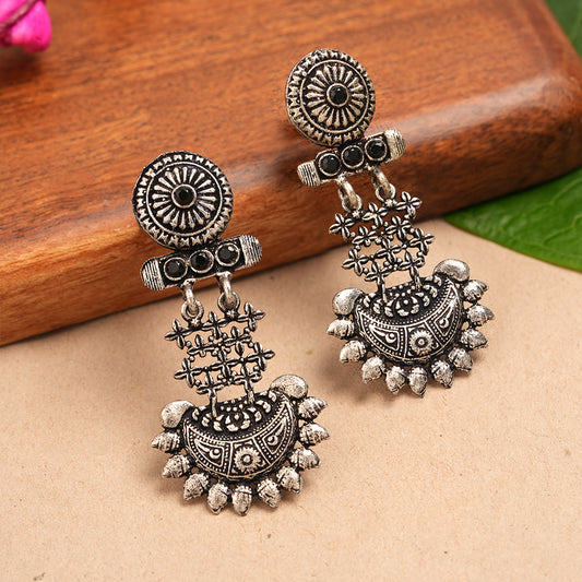 Enchanted Swing dangler earring (Black)