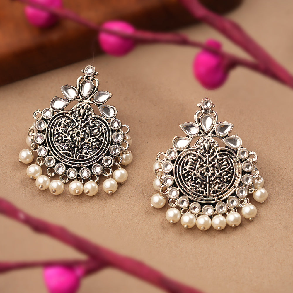 Royal flare stud earrings (White)