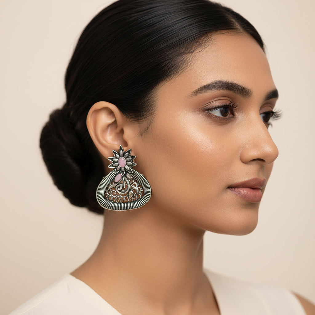 Glint stone studded stud earrings (Baby Pink)