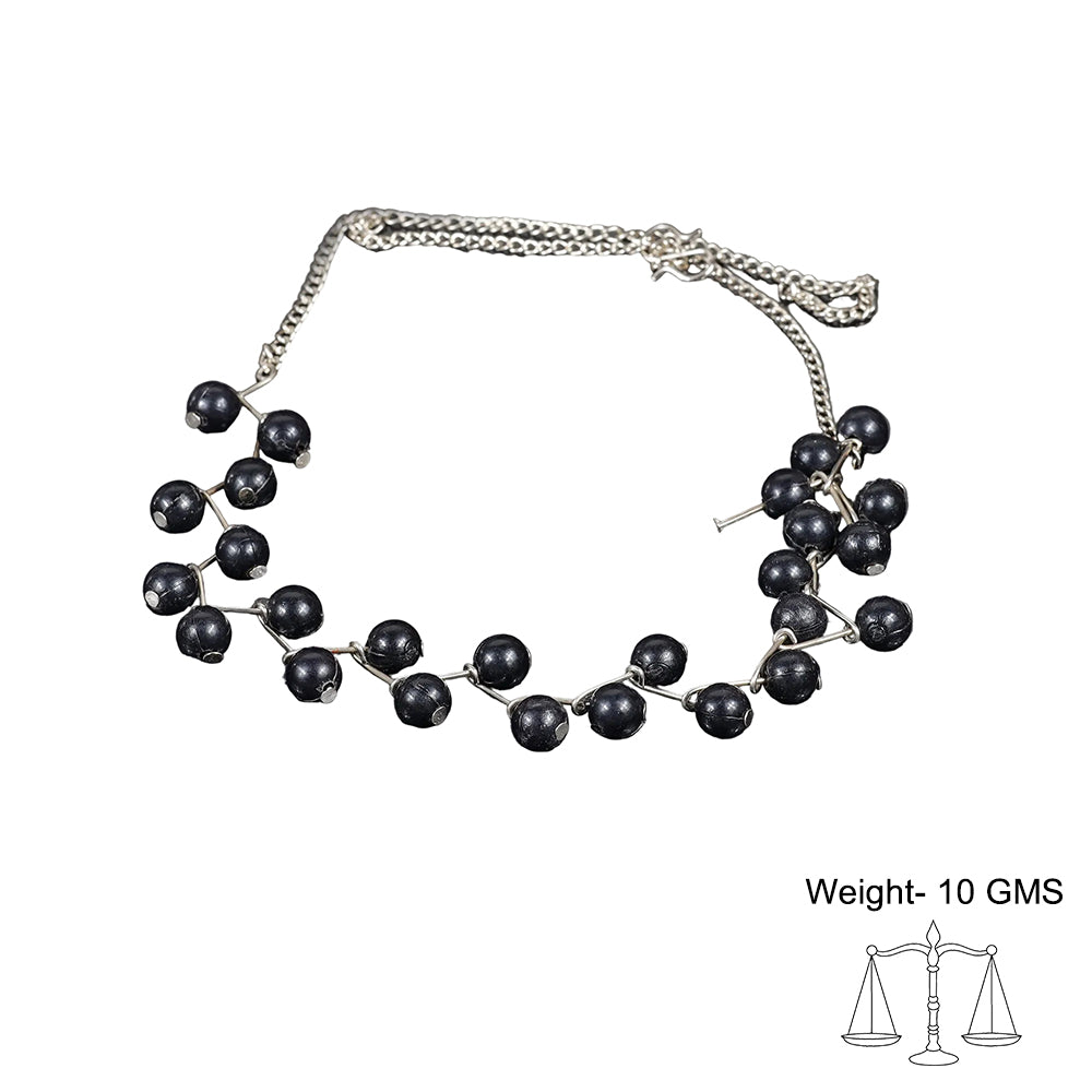 Delicate pearl choker neckpiece