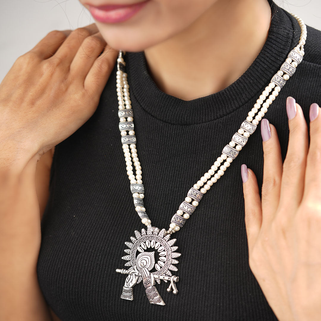 Murli magic statement pendant beaded neckpiece (White)