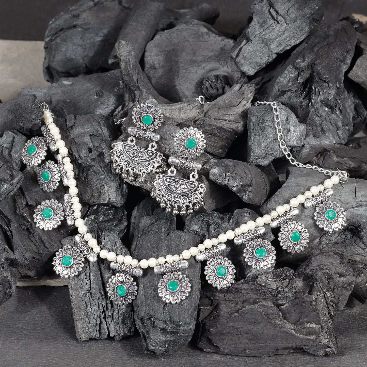 Trail of pearl Rajwada neckpiece set (Green)