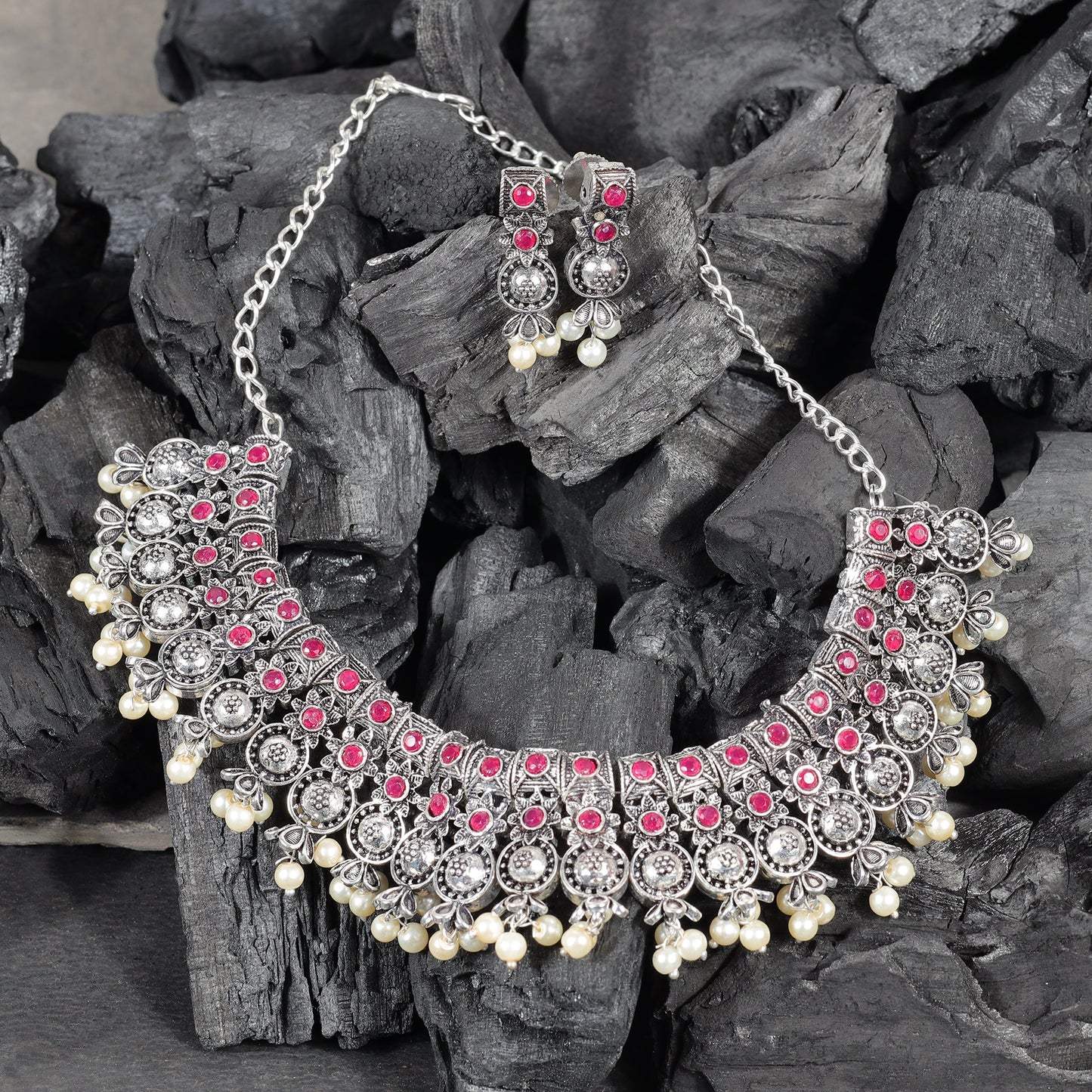 Ancient spark pearl chain neckpiece (Red)