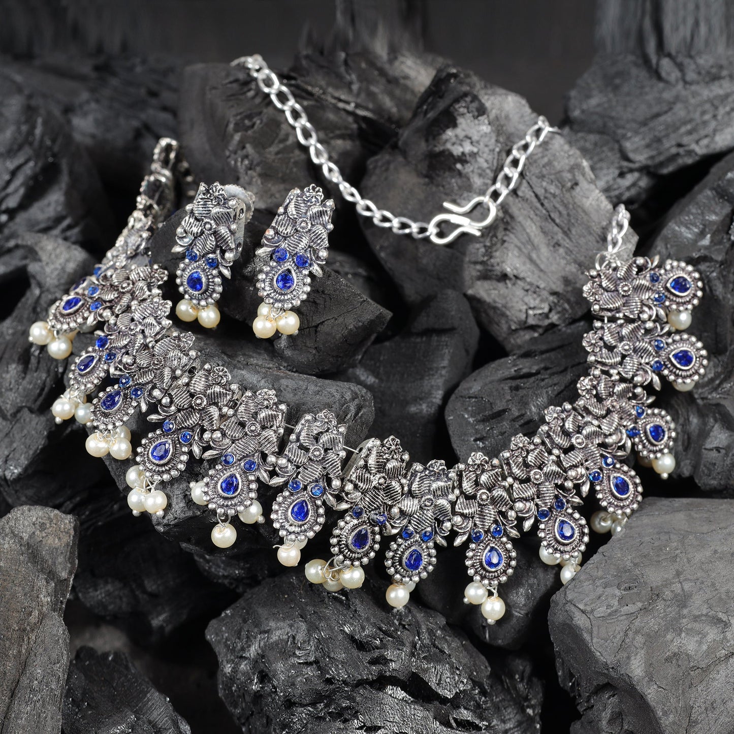 Regal blossom oxidisd chain neckpiece (Blue)