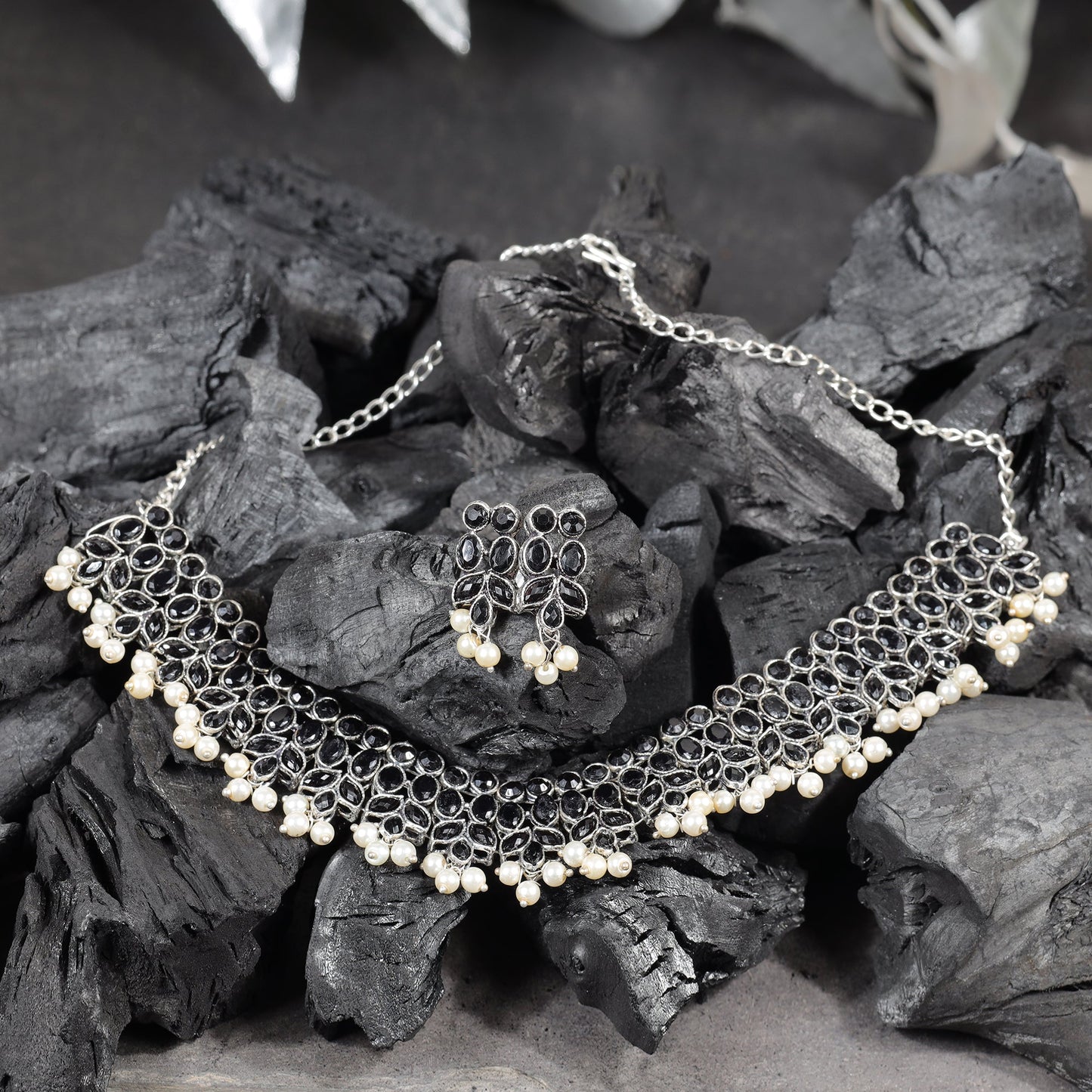 Dessert stone oxidised chain neckpiece (Black)