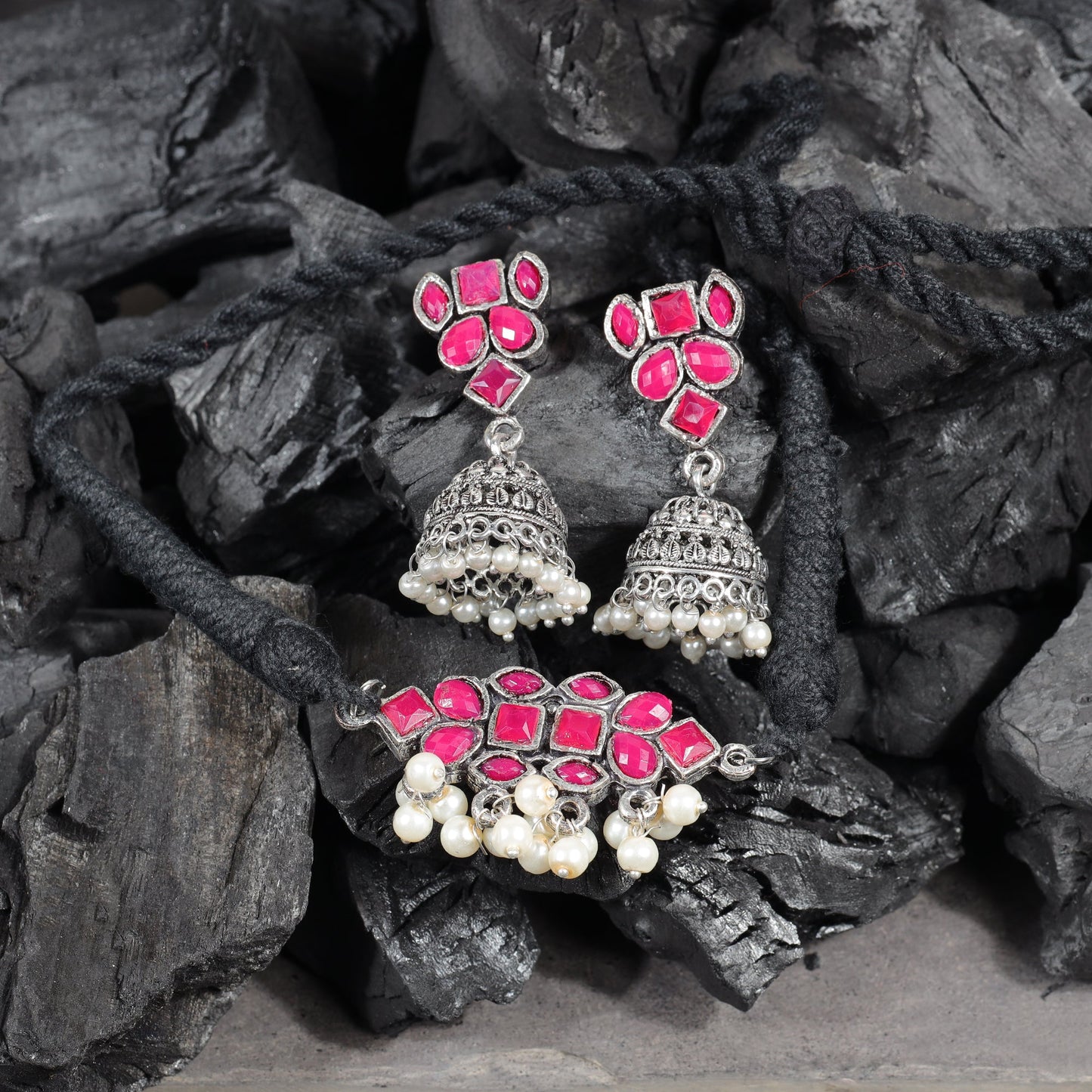 Stone saga pearl rope neckpiece (Red)