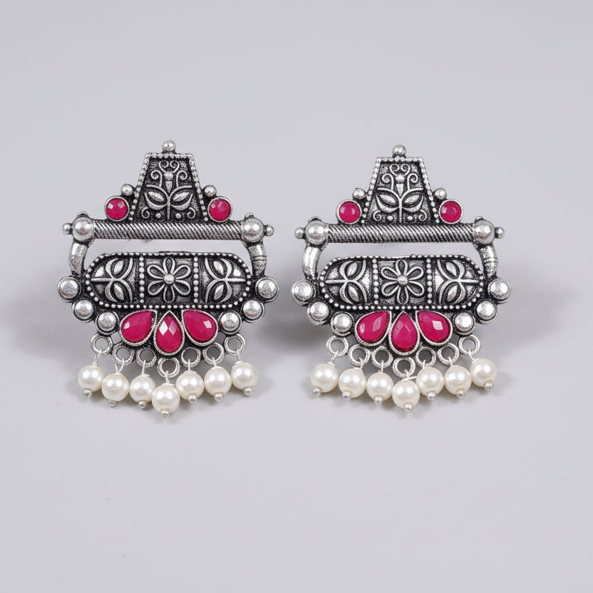 Floral Carved pearl stud earring (Red)