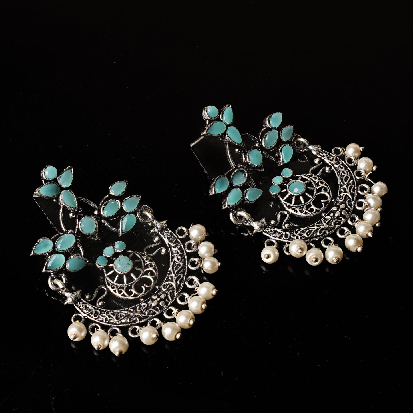 Carved Charm Dangler earringa (Mint)