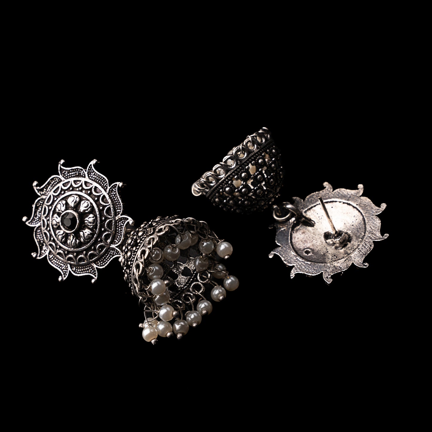 Sooraj radiance pearl jhumki earring (Black)