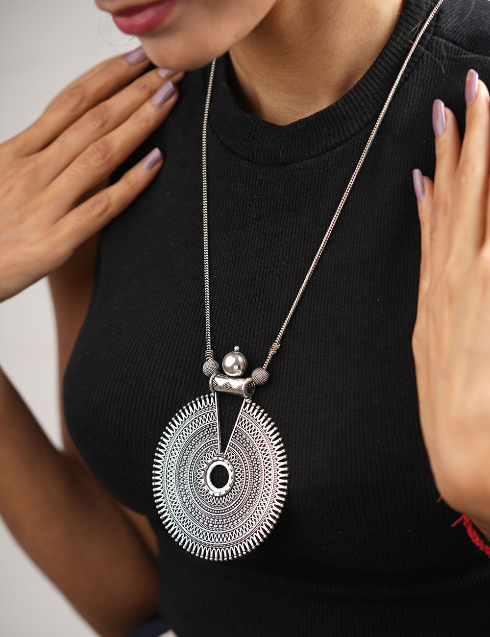Orbit Pendant oxidized chain neckpiece (Silver)
