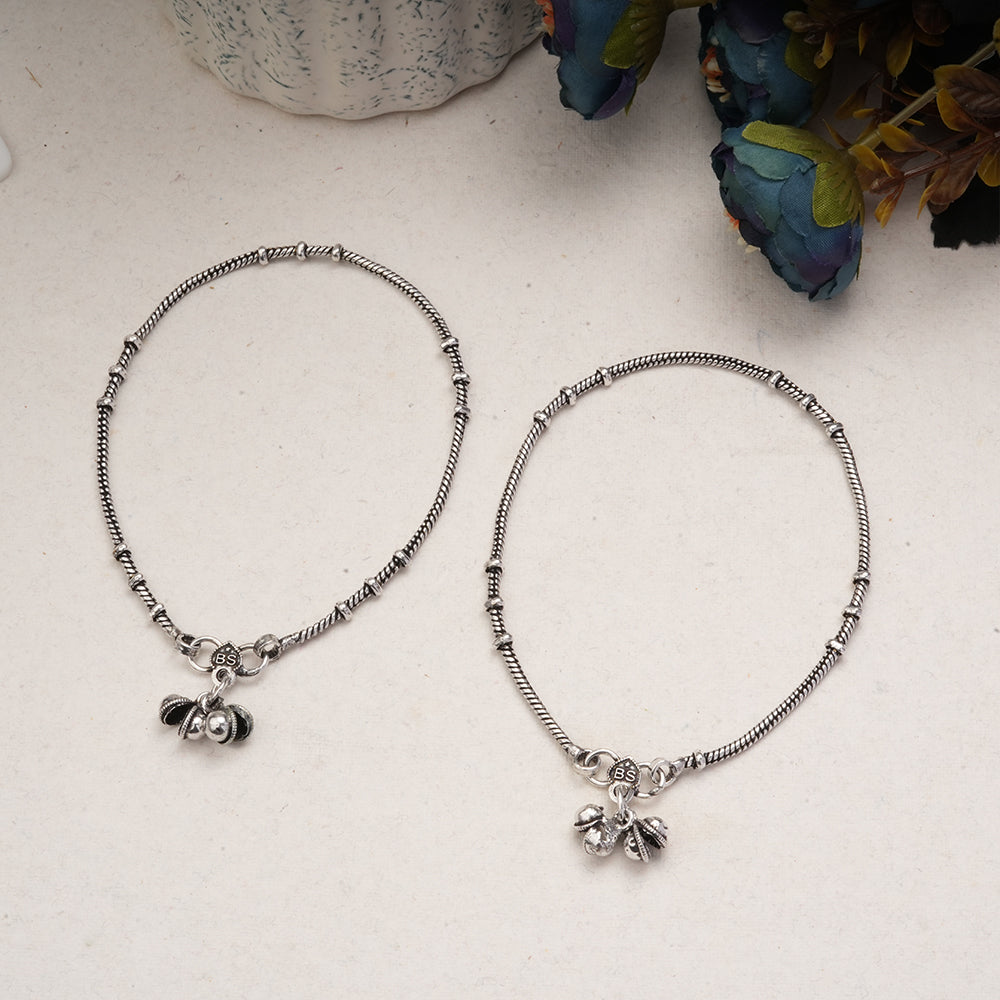 Timeless tinkle oxidised anklet (Silver)