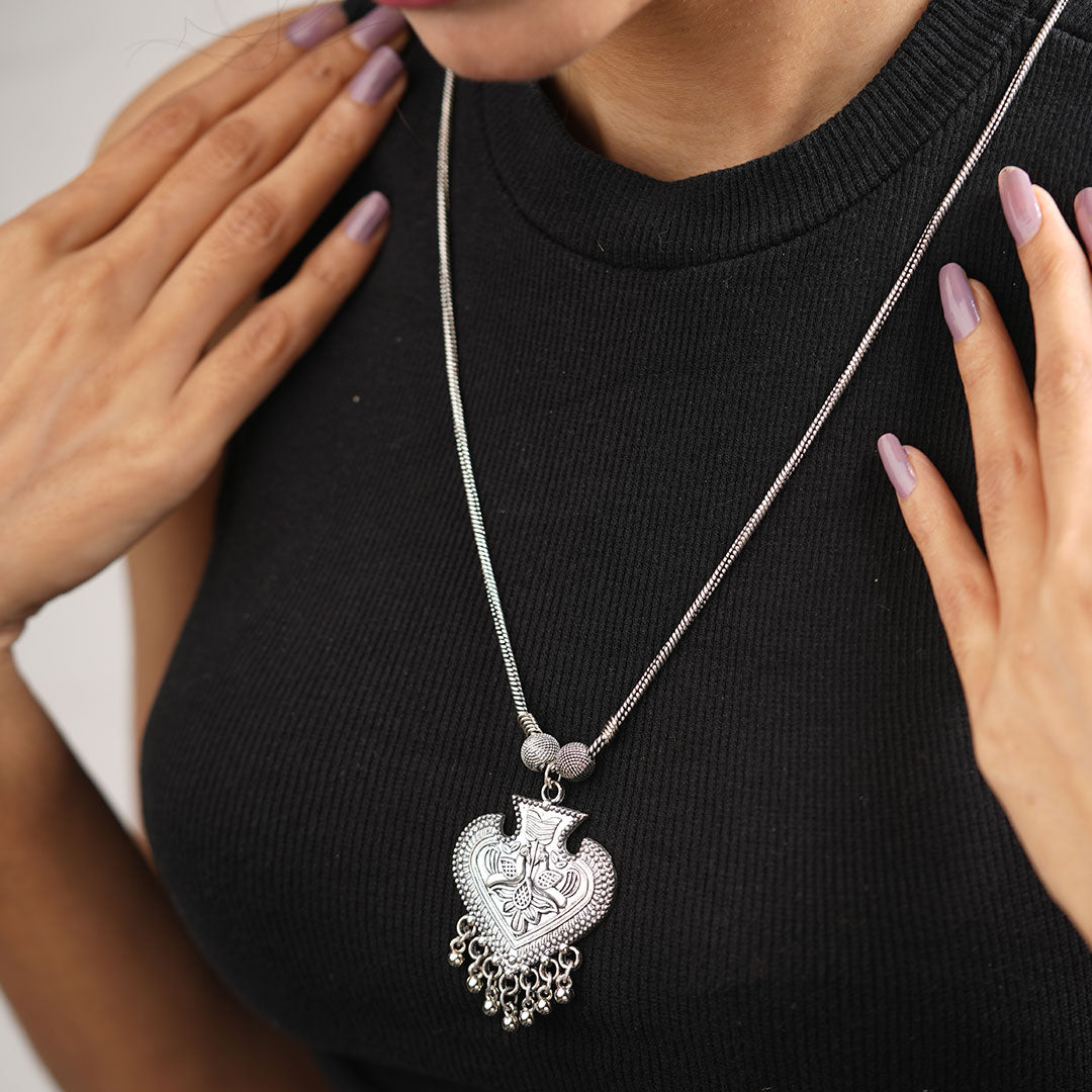 Evergreen grace oxidised chain neckpiecered (Silver)