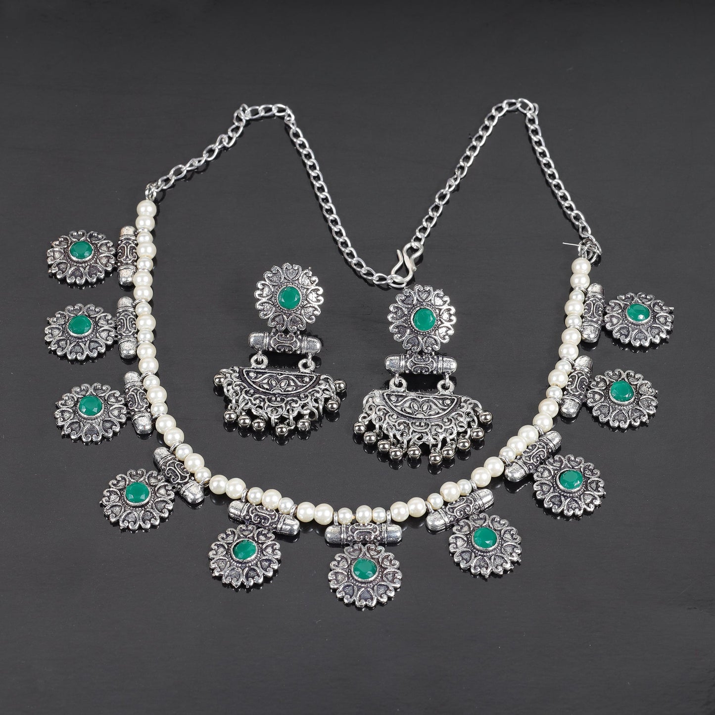 Trail of pearl Rajwada neckpiece set (Green)