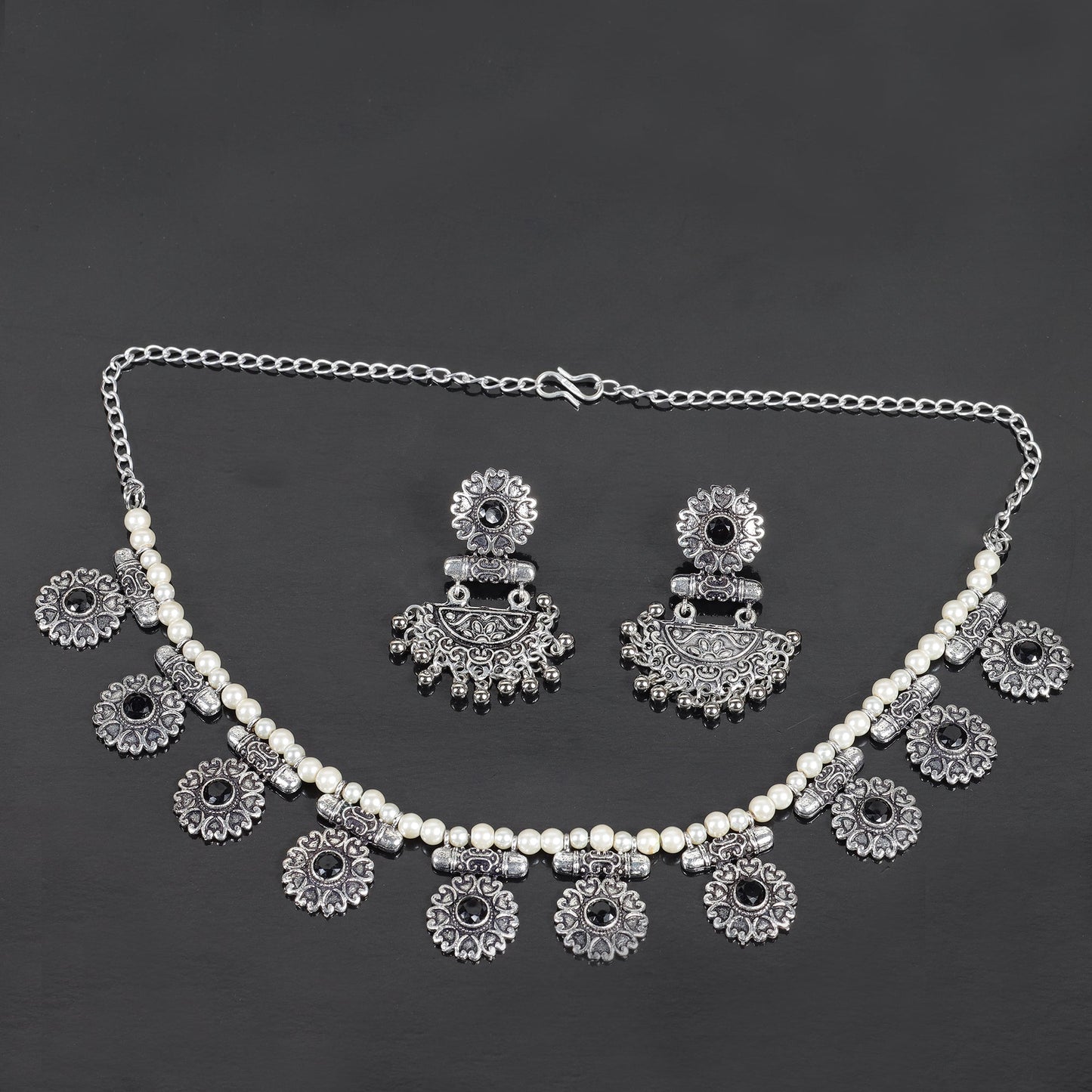 Trail of pearl Rajwada neckpiece set (Black)