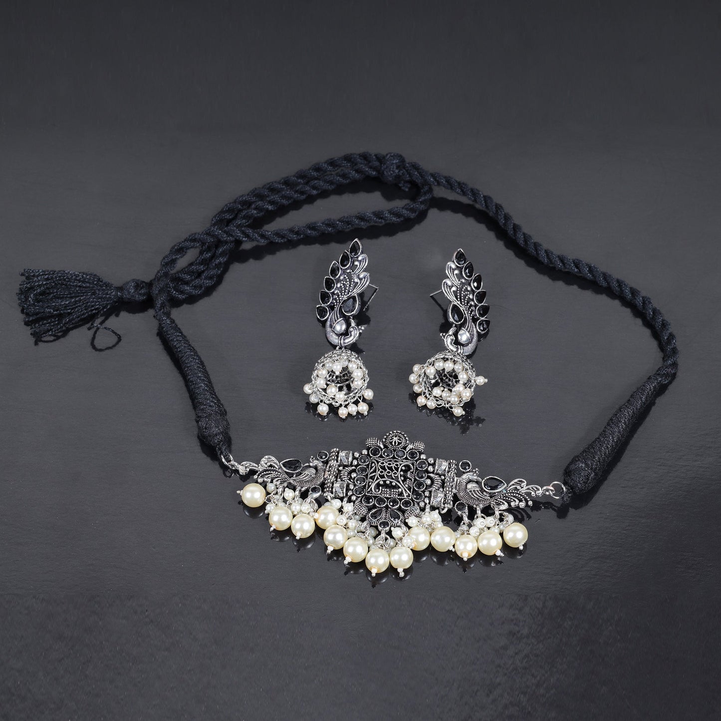 Rustic spark pearl rope neckpiece (Black)