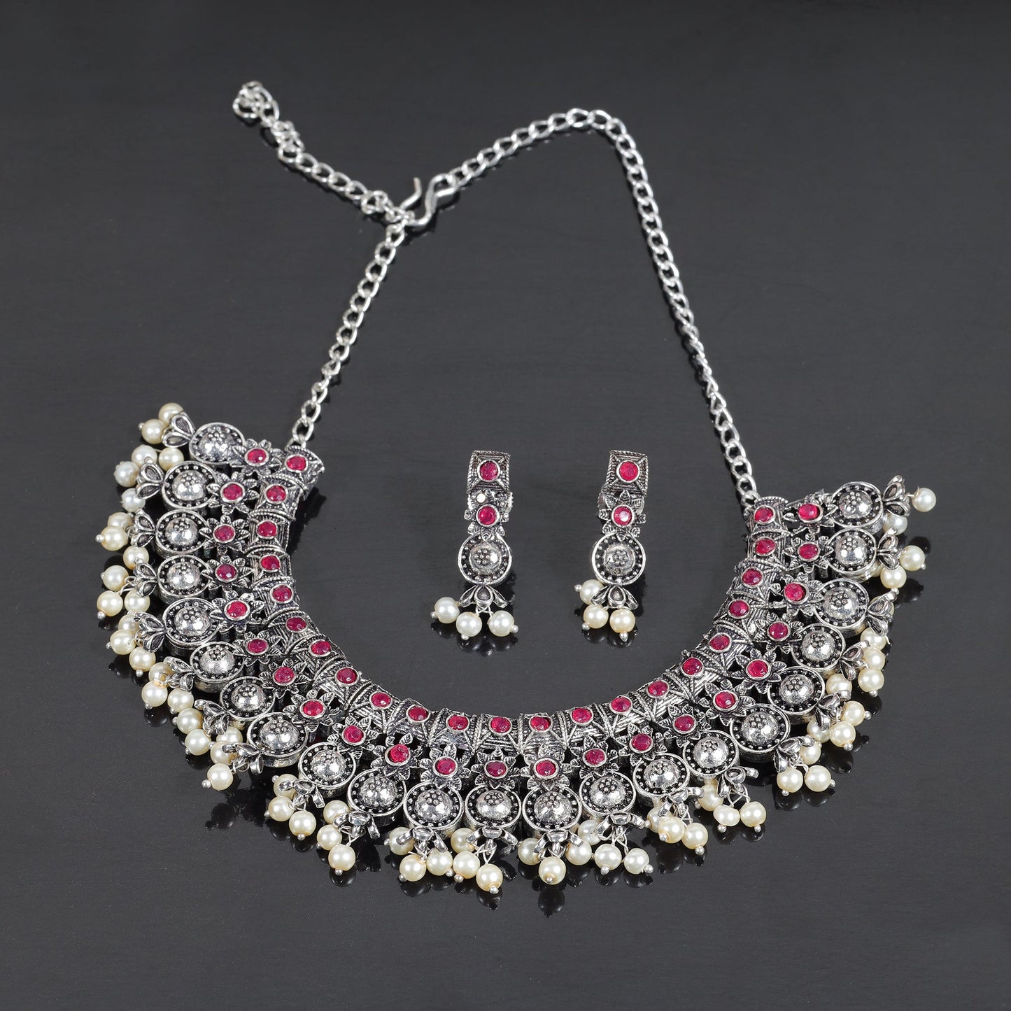 Ancient spark pearl chain neckpiece (Red)