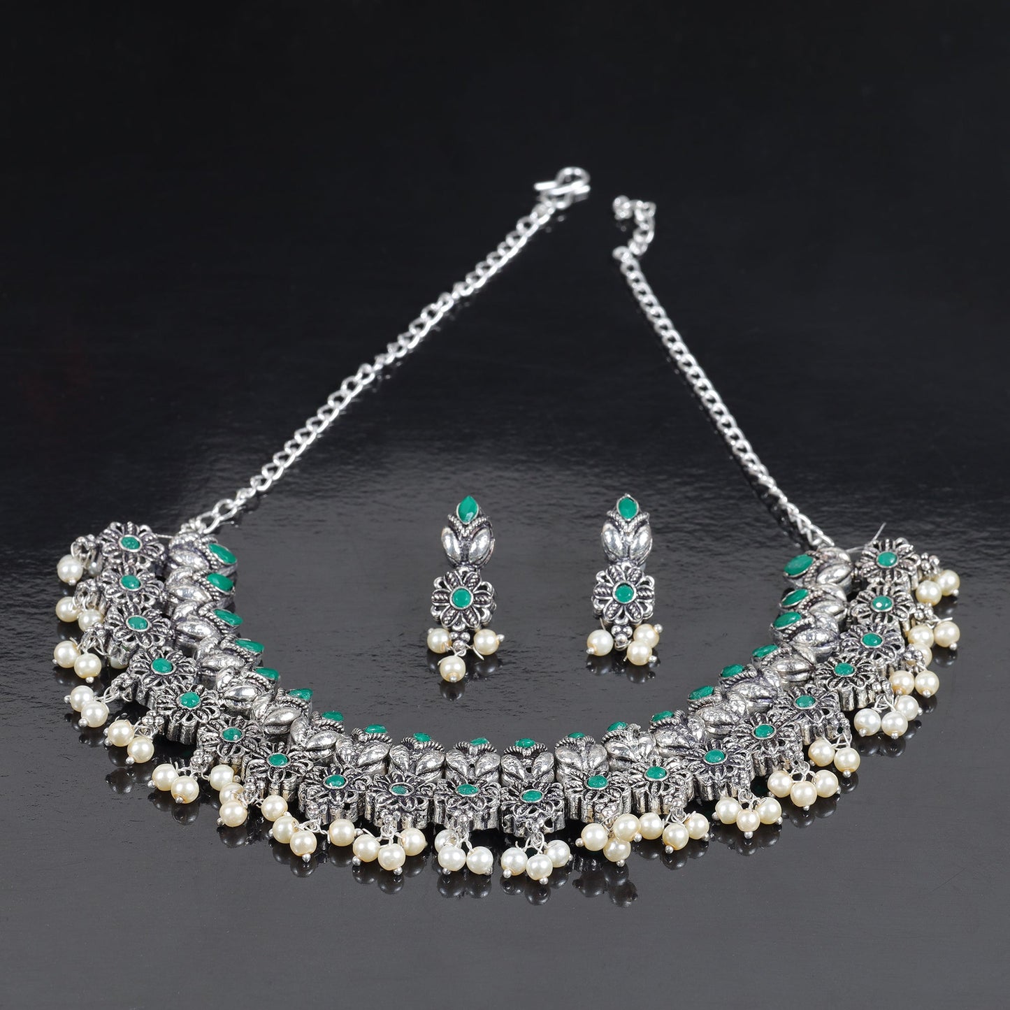Earthbound glow stone studded chain neckpiece (Green)