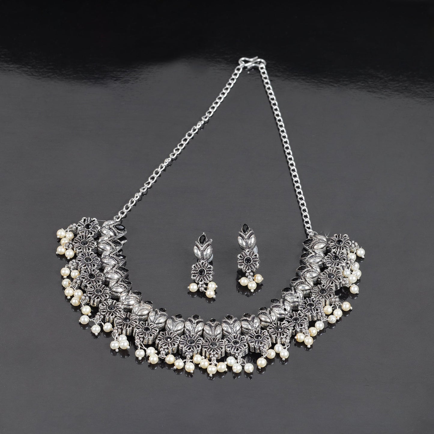Earthbound glow stone studded chain neckpiece (Black)