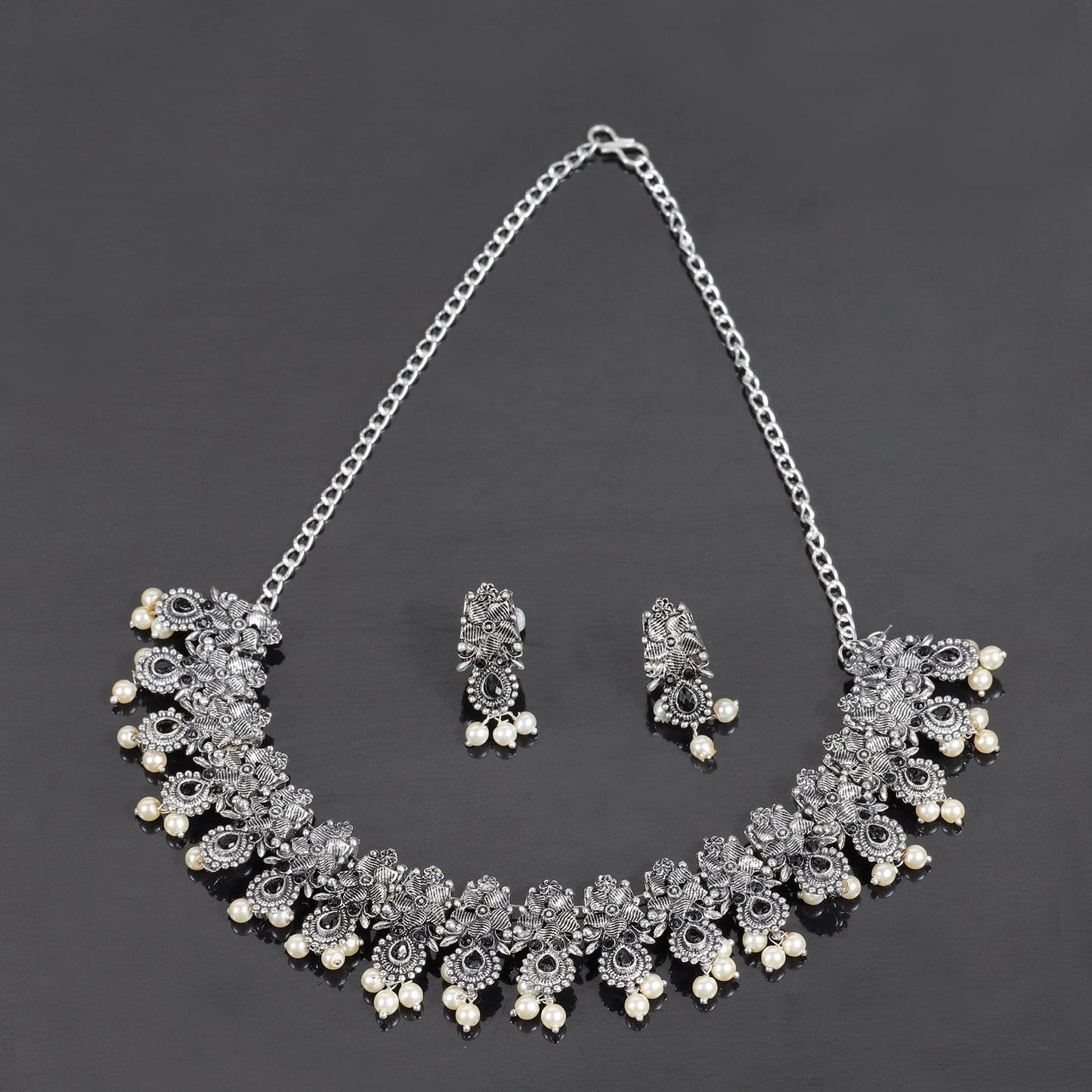 Regal blossom oxidisd chain neckpiece (Black)