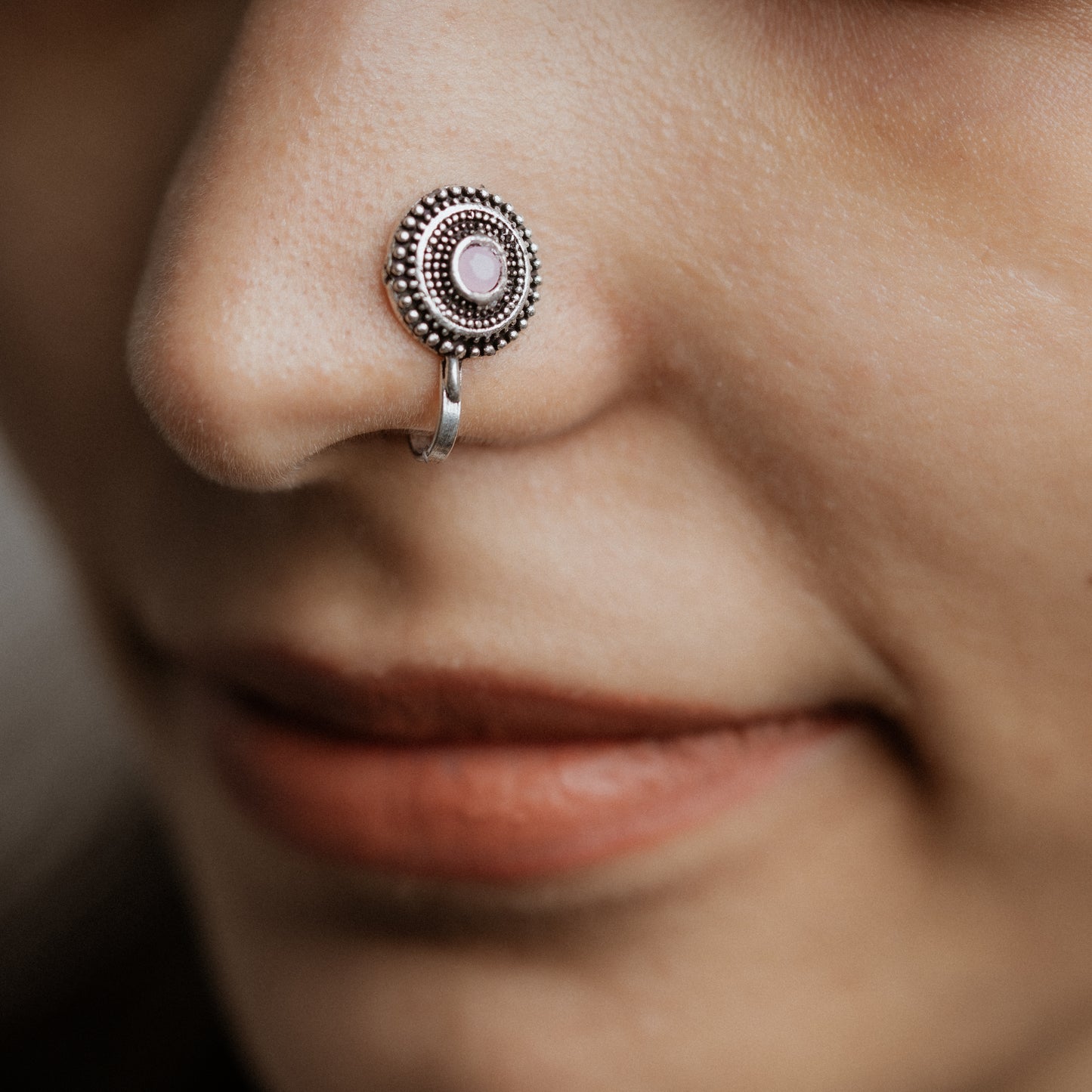 Radiant round oxidised nosepin (Baby Pink)