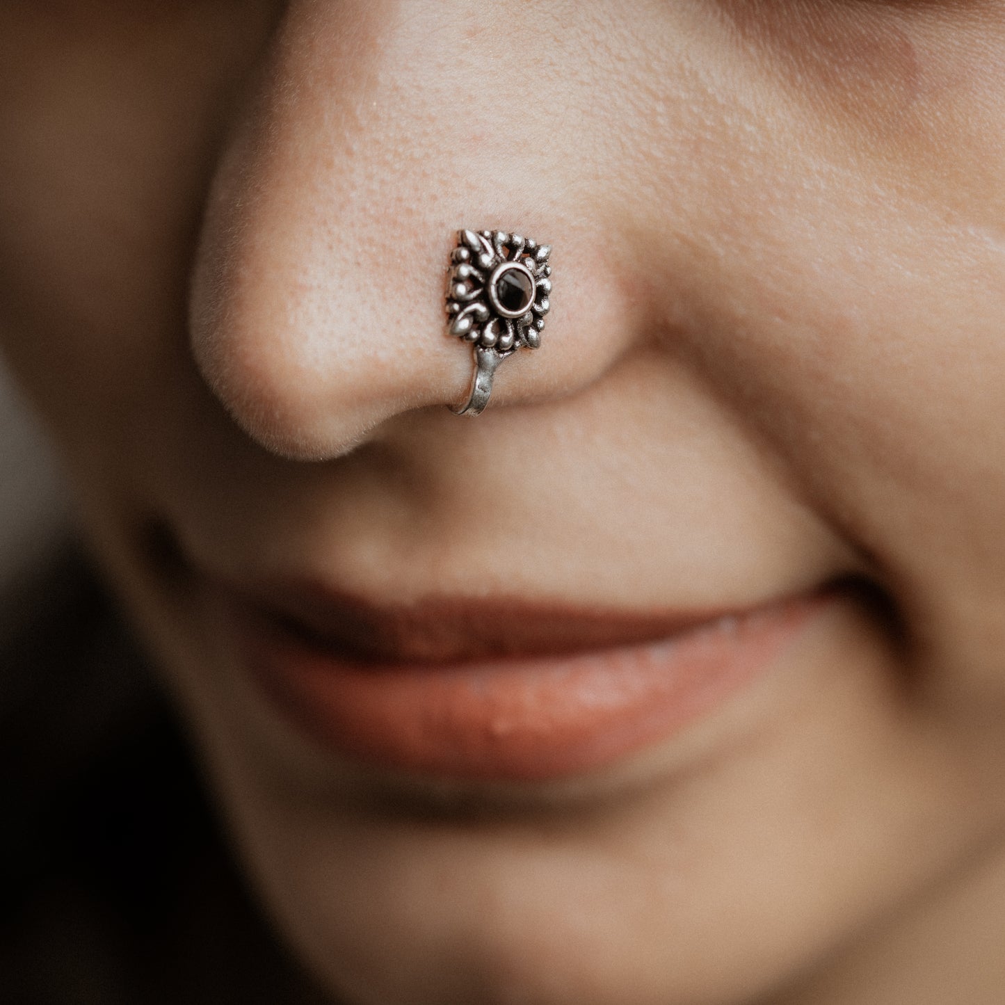 Dazzle square stone studded nosepin (Black)