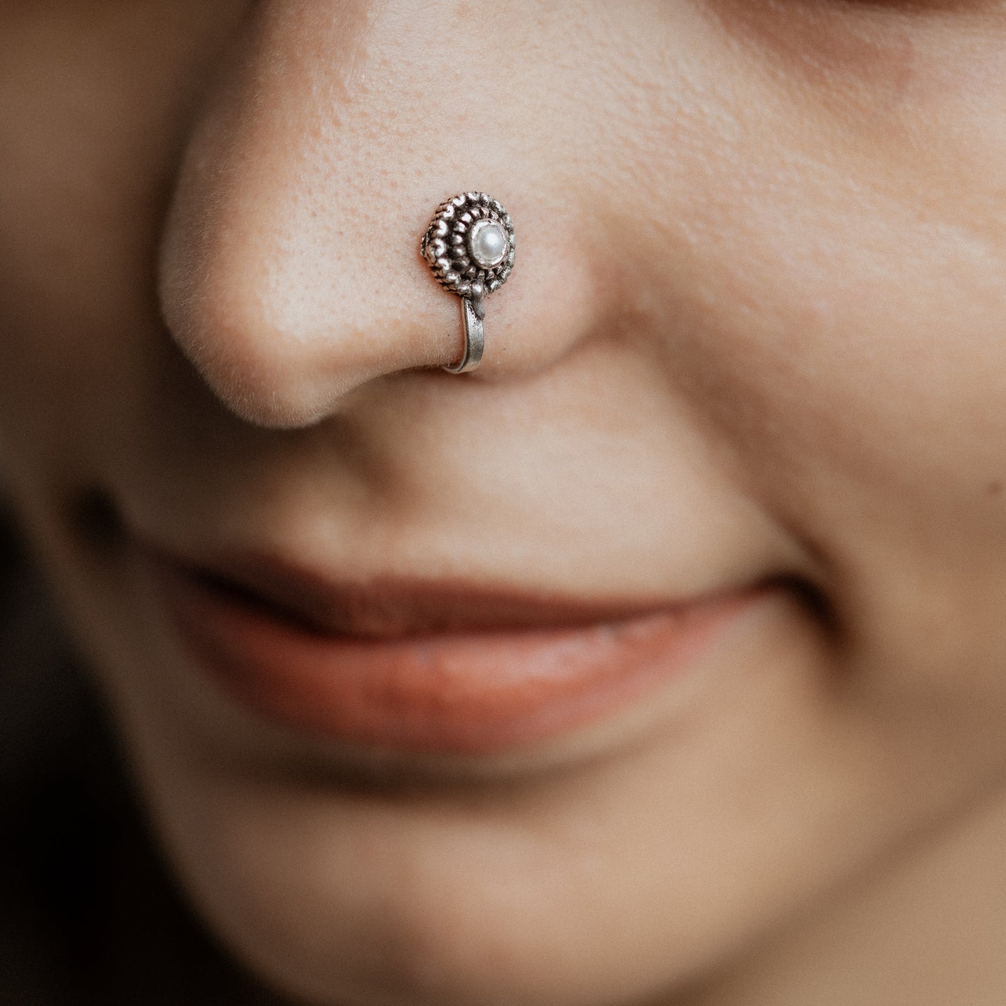 Twinkle dot stone studded nosepin (White)