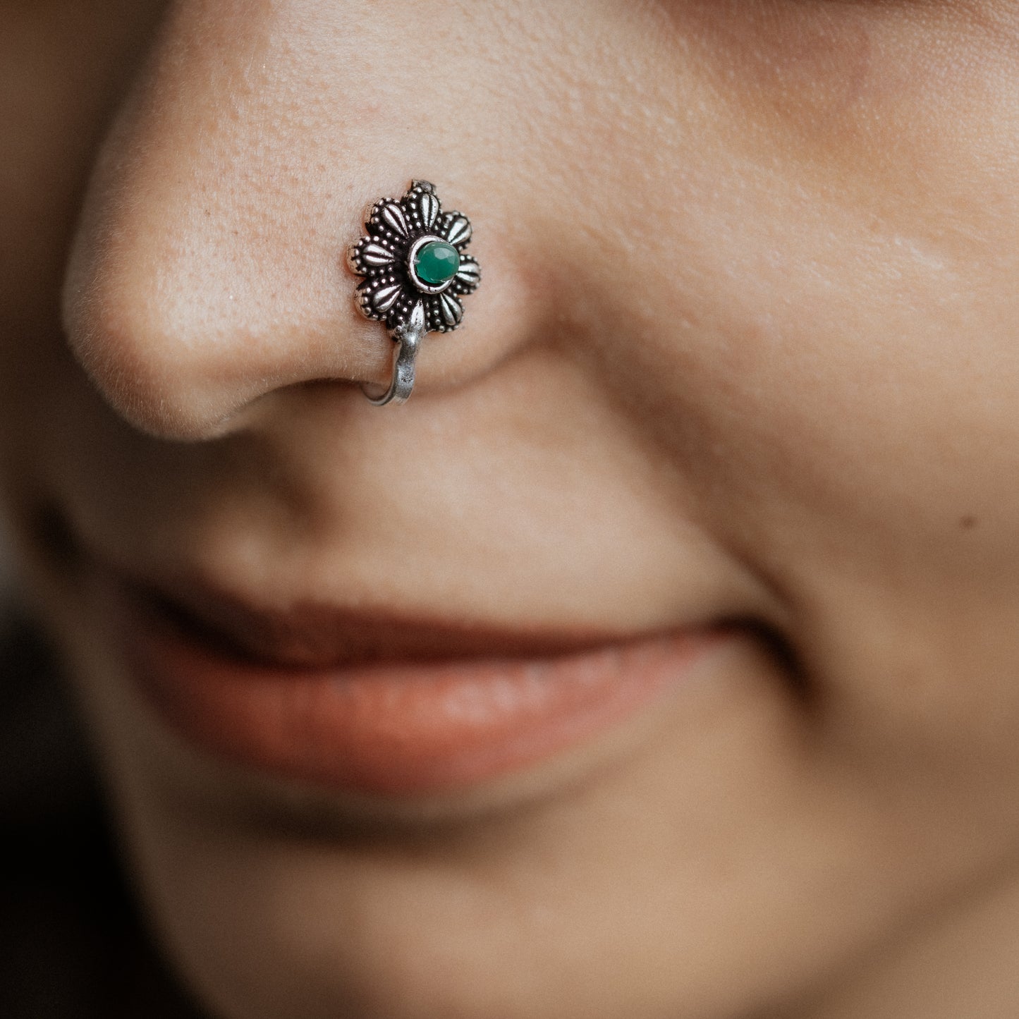 Pearl shine stone studded nosepin (Green)