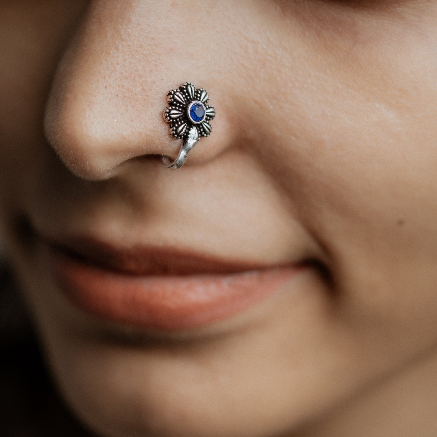 Pearl shine stone studded nosepin (Blue)