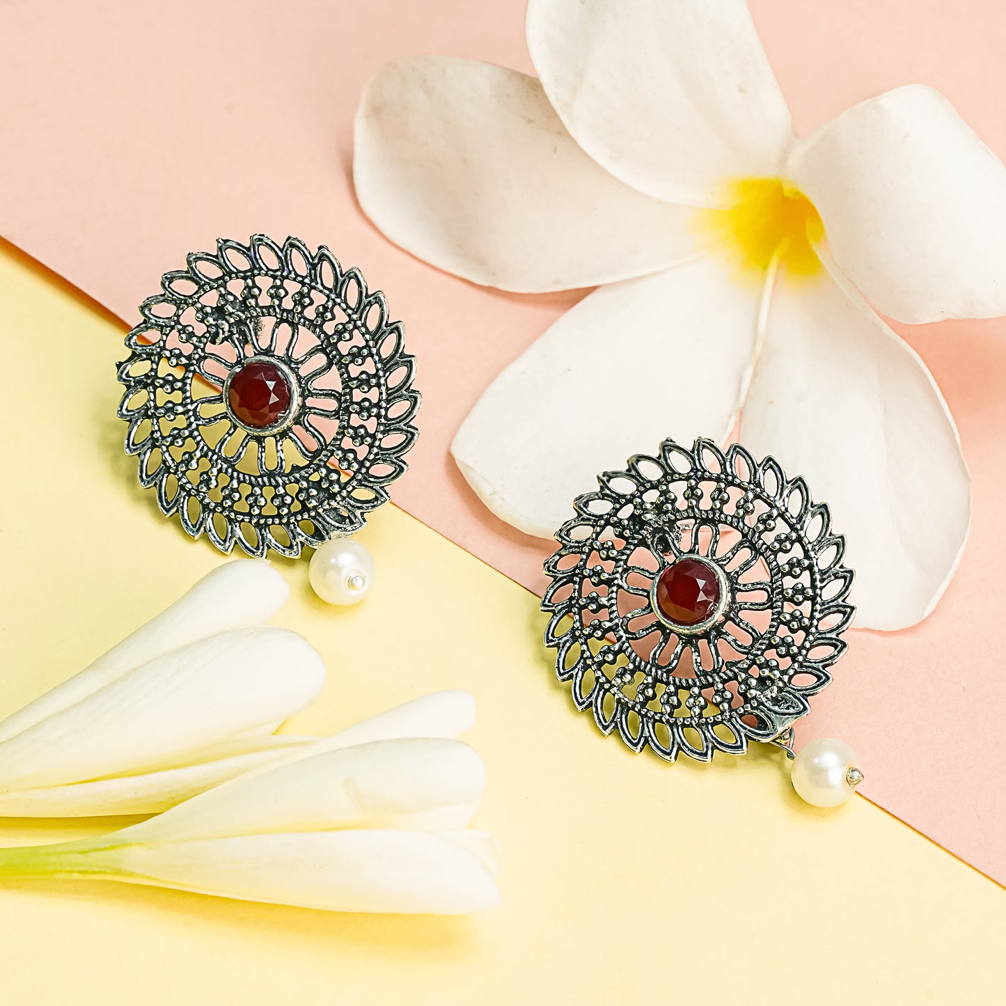 Charming Chakra stud earrings (Dark Maroon)