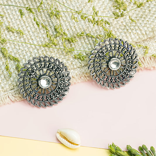 Charming Chakra stud earrings (White)