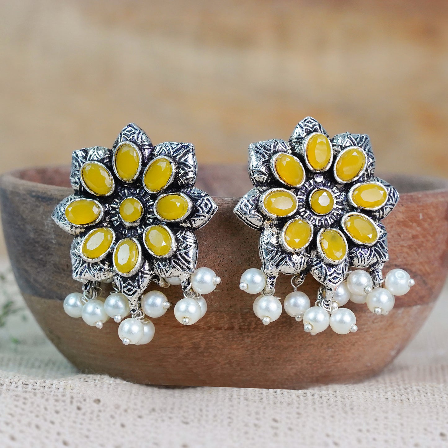 Jugni vibrant stud earrings (Yellow)