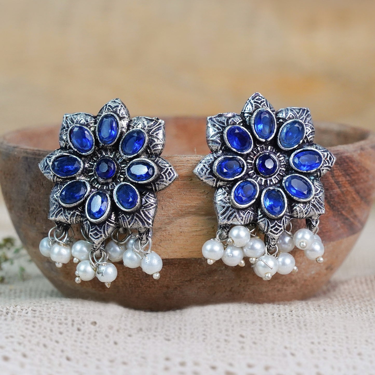 Jugni vibrant stud earrings (Blue)