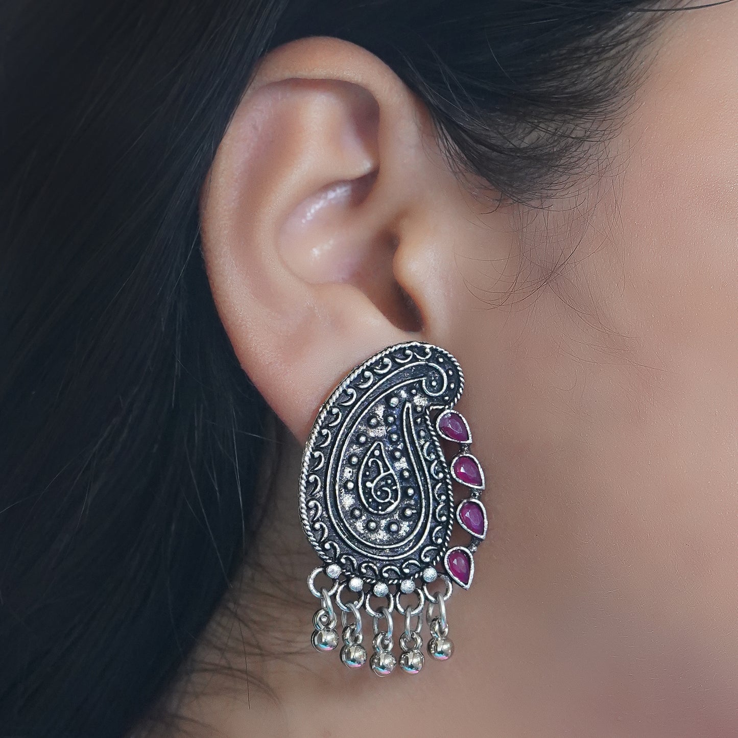 Curve and bloom stud earring (Red)