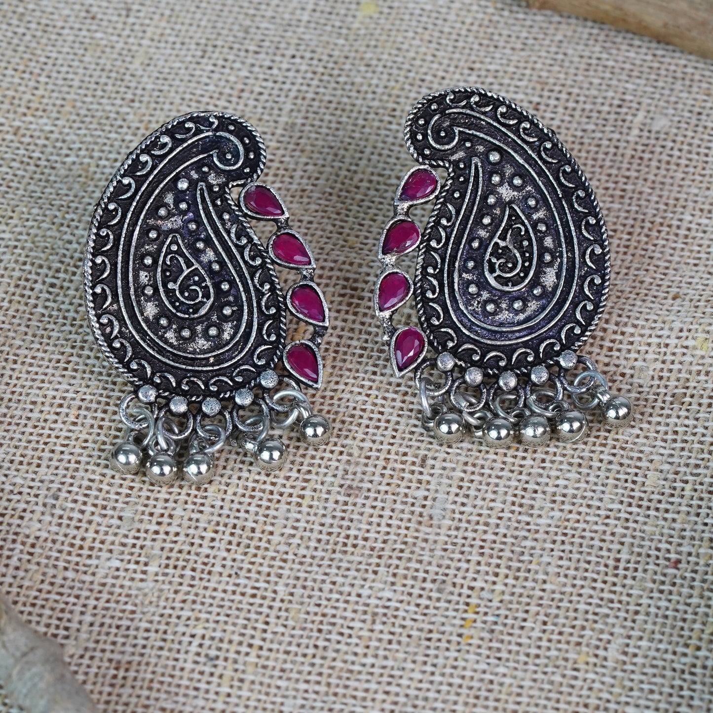 Curve and bloom stud earring (Red)