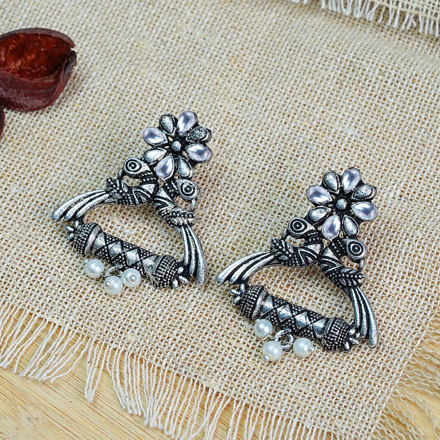 Tweet and bloom stud earring (White)