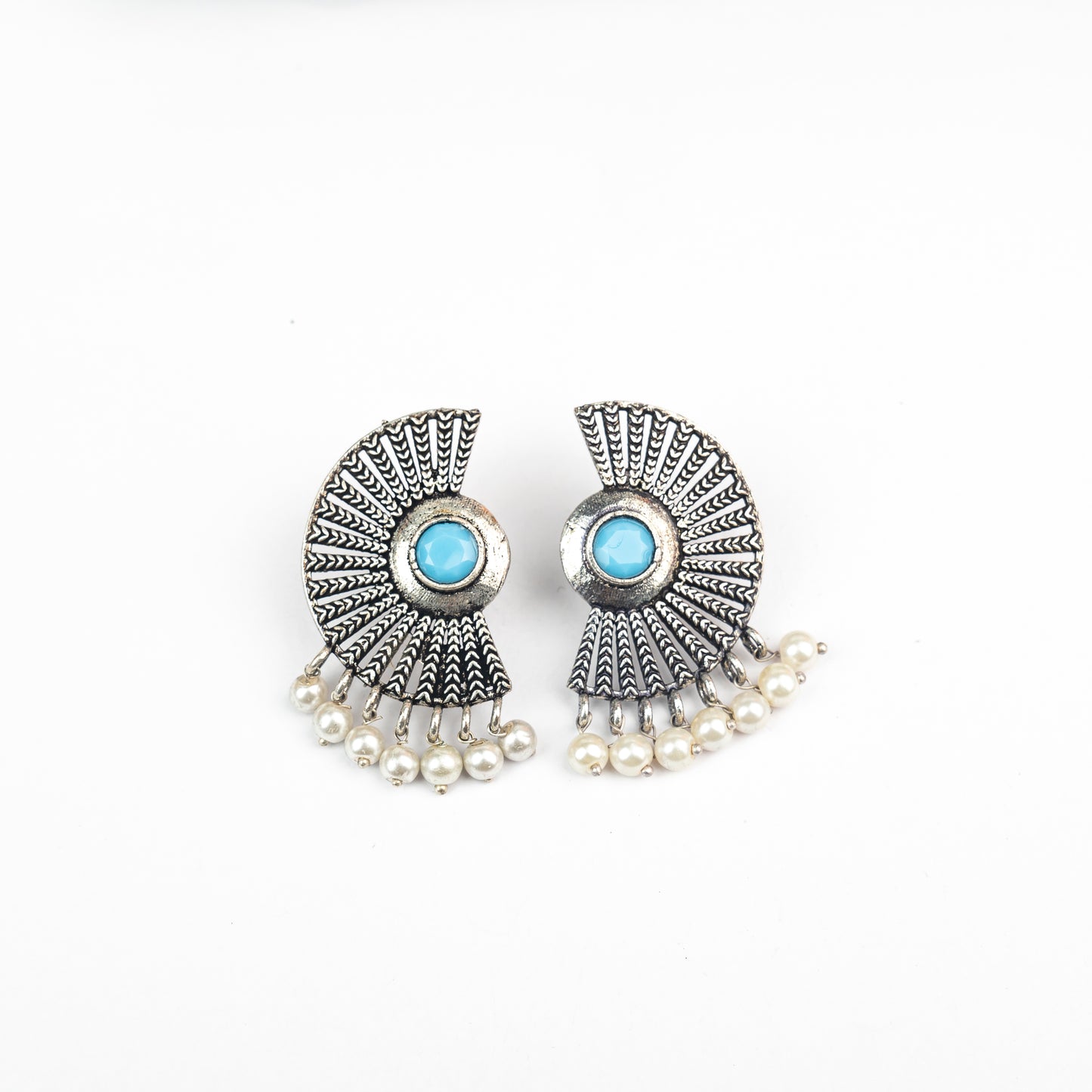 Bloom Arc pearl stud earring (Sky Blue)