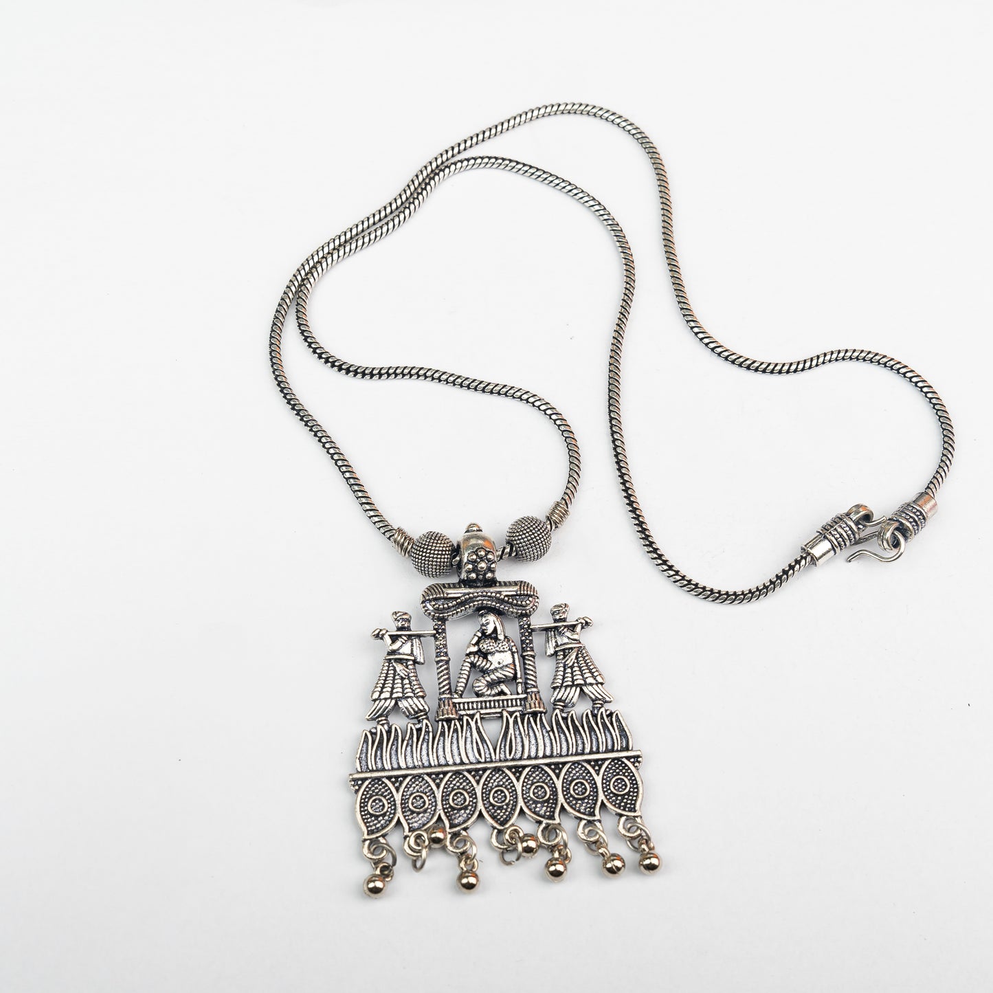 Queen's chariot oxidised chain neckpiece (Silver)