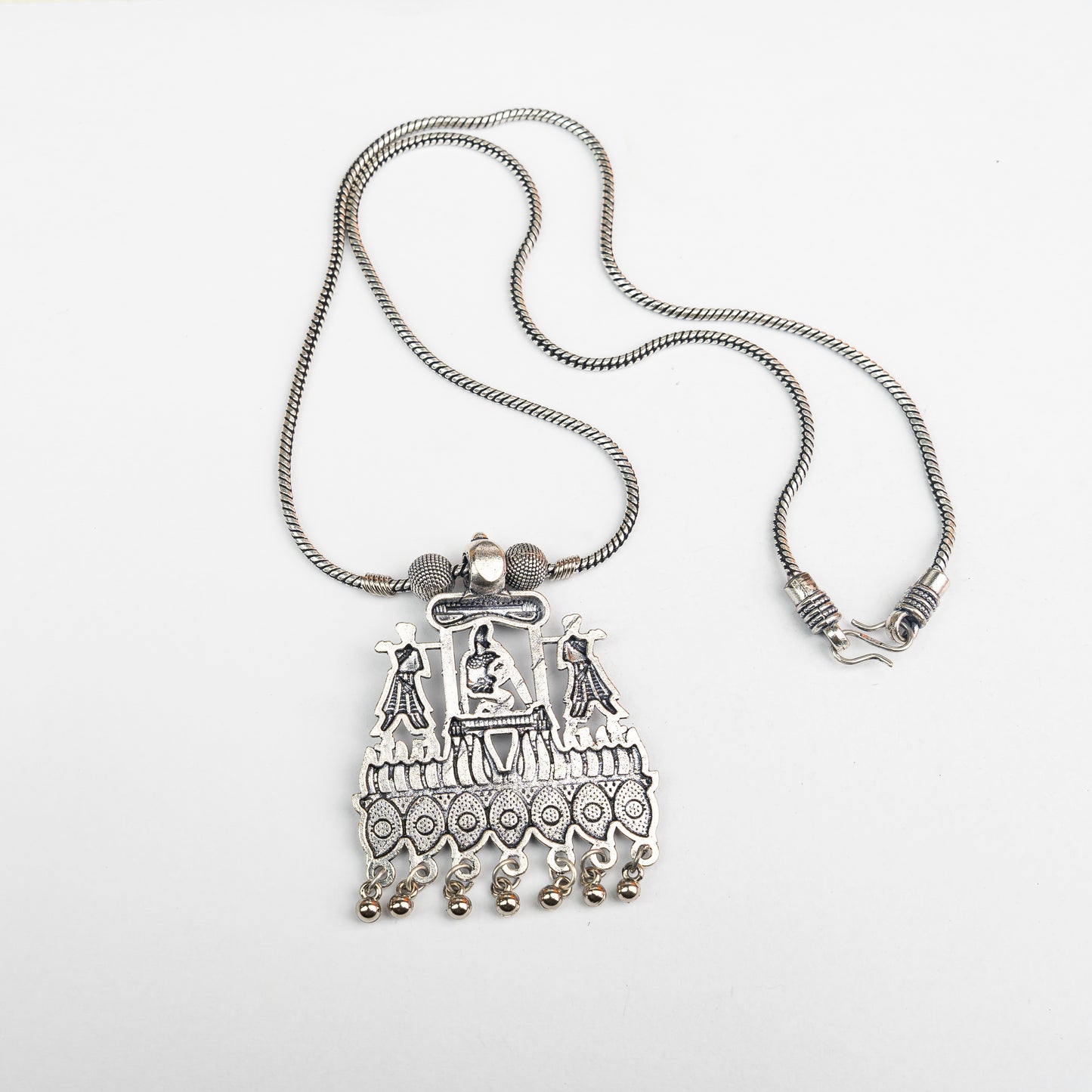 Queen's chariot oxidised chain neckpiece (Silver)