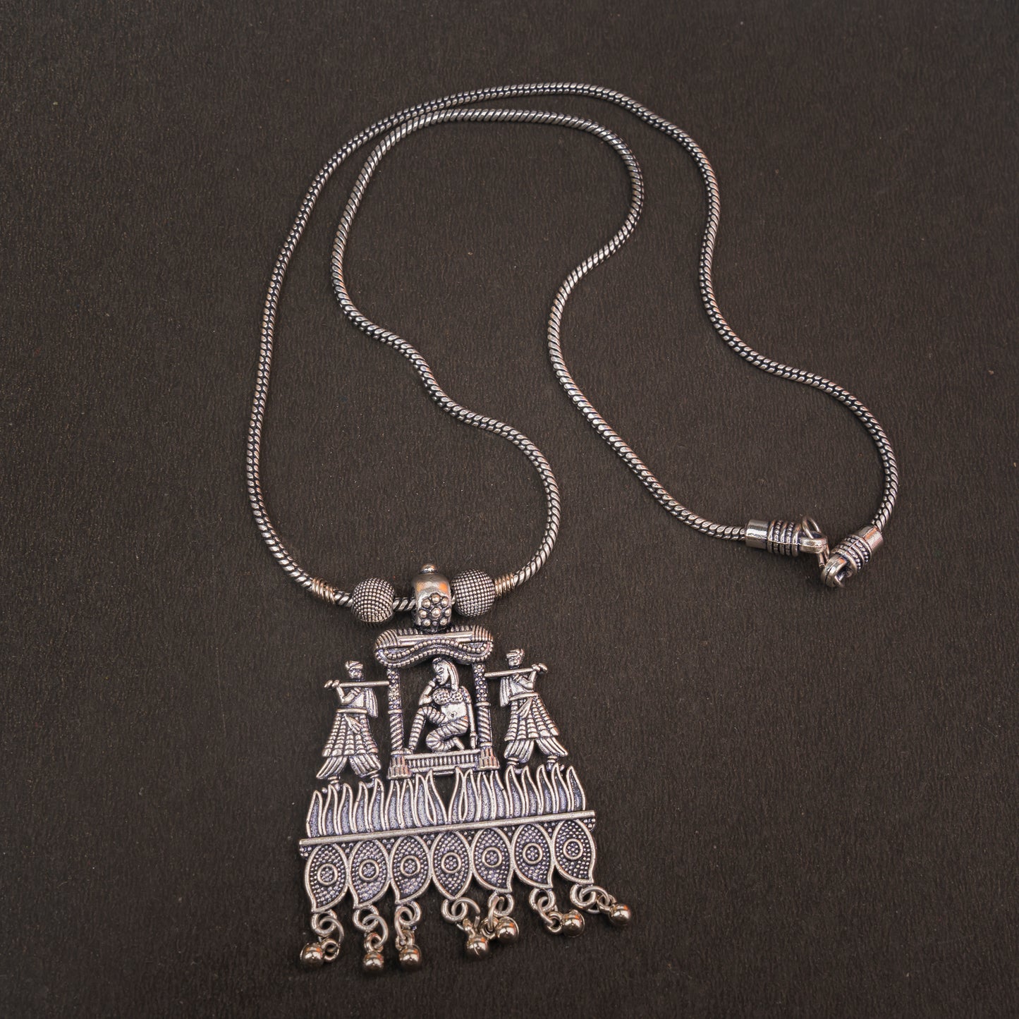 Queen's chariot oxidised chain neckpiece (Silver)