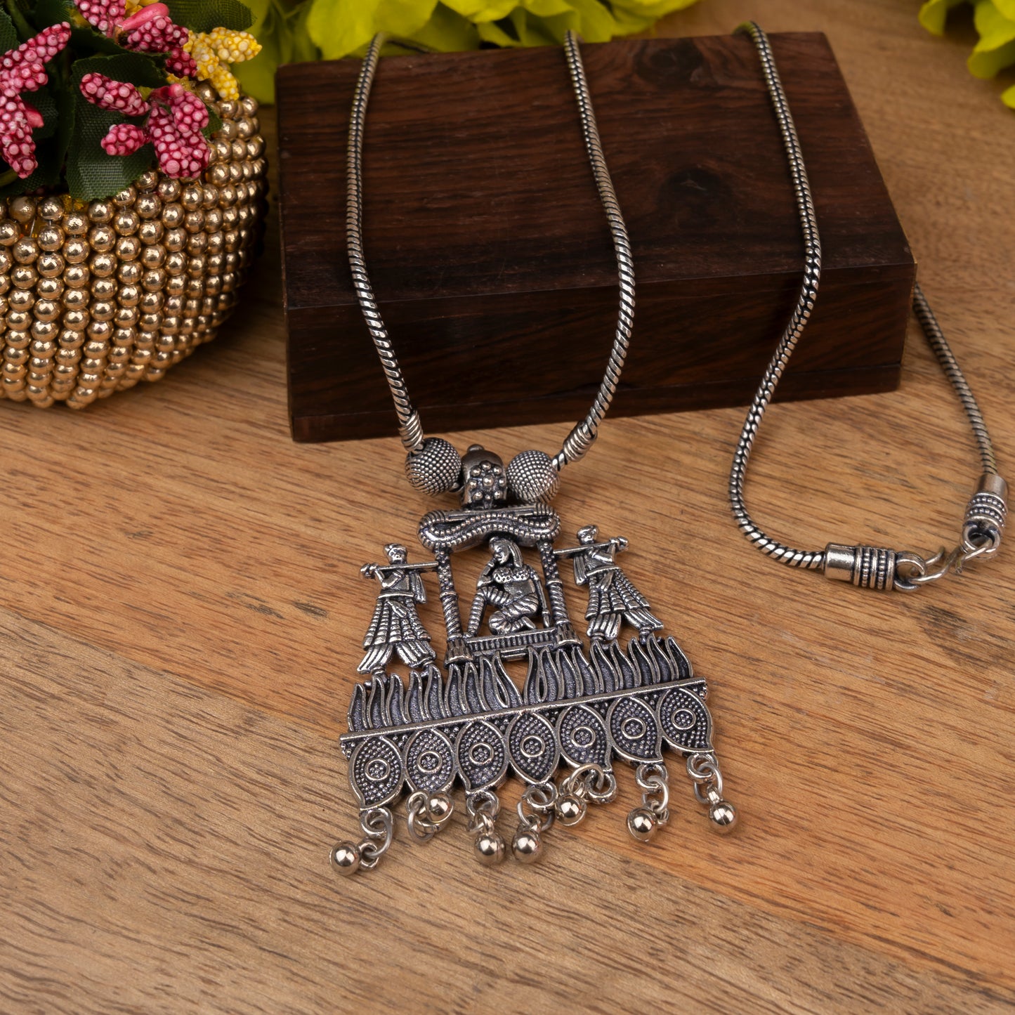 Queen's chariot oxidised chain neckpiece (Silver)