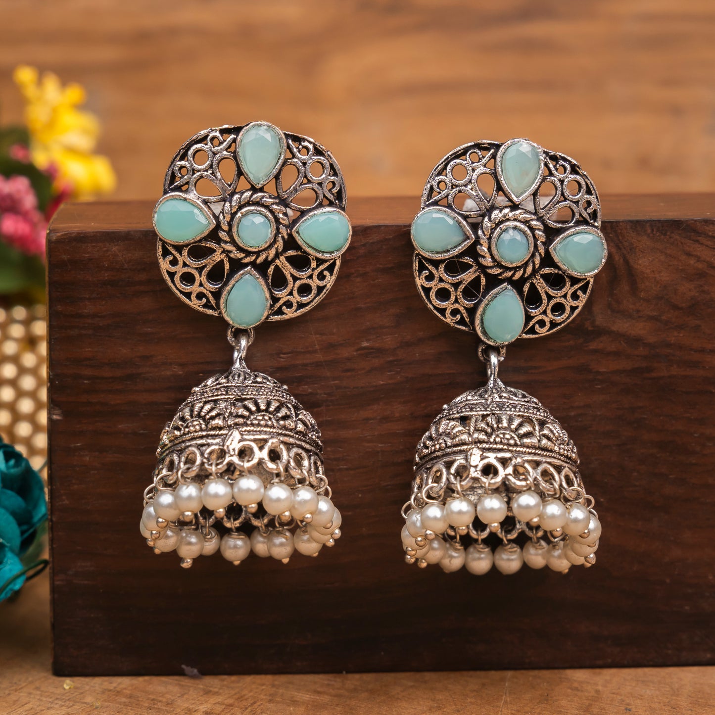 Curv & Swirl jhumka earring (Mint)