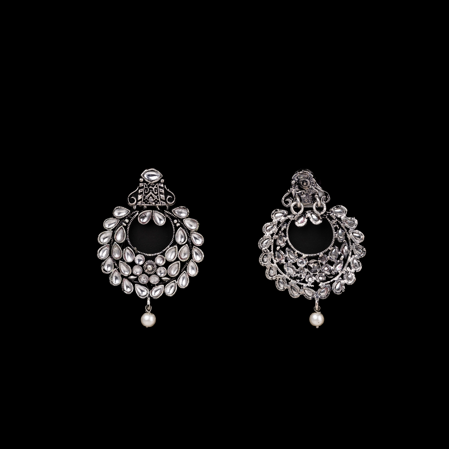 Diva Drops stud earrings (White)